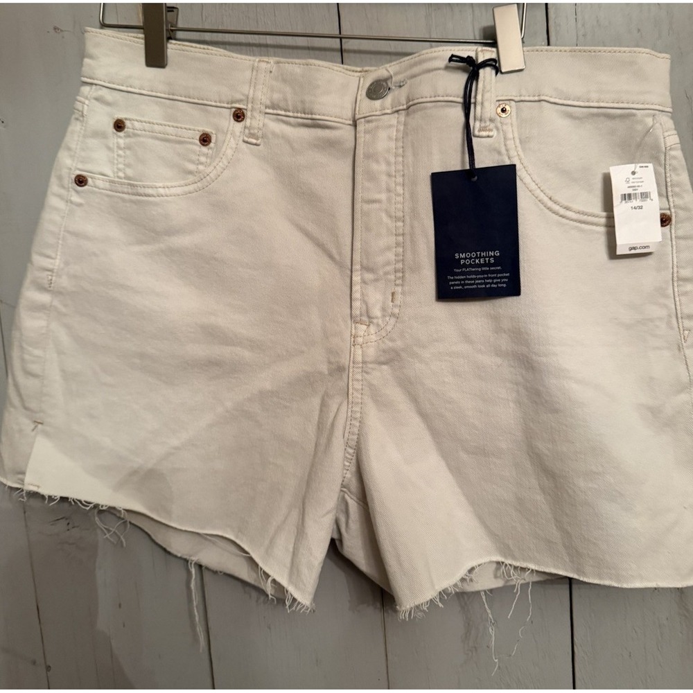 GAP Women's White Denim Shorts 4 Inch Inseam High Rise Raw Hem Sz-14/32 New